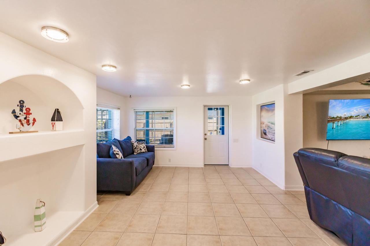 New! Dock Canal Family Home W/Pool & Gulf Access! North Fort Myers Bagian luar foto